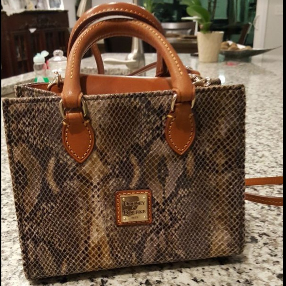 Med Dooney & Bourke